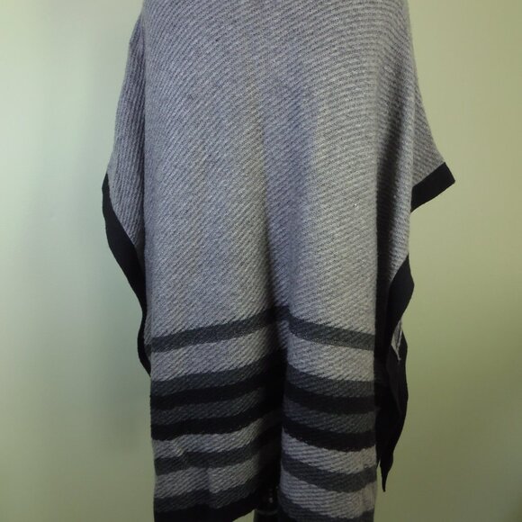 J. Jill Elegant Gray w/Black Poncho Wool Blend Sz. OS and POCKETS - Picture 9 of 10